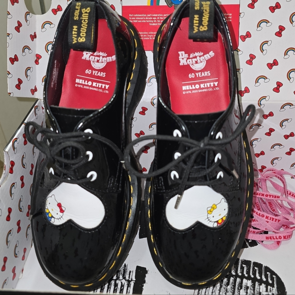 Dr. Martens Hello Kitty 60 Years 1461 Quad HK Patent Lamper Hydro Leather 7 - Picture 7 of 16